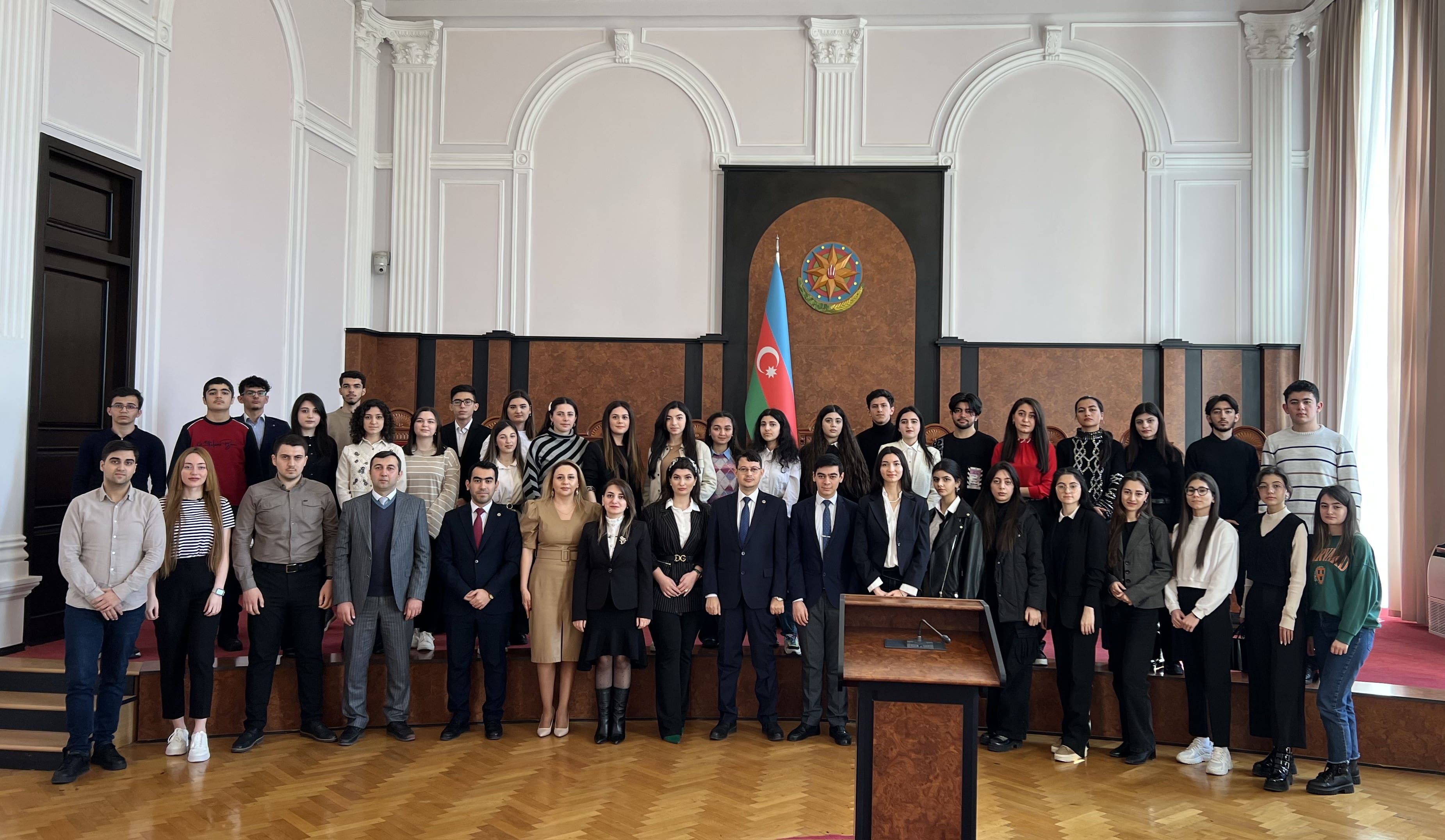 В Конституционном Суде Азербайджанской Республики совместно с Коллегией Адвокатов Азербайджанской Республики и Молодежным Фондом Азербайджанской Республики было организовано мероприятие для будущих юристов