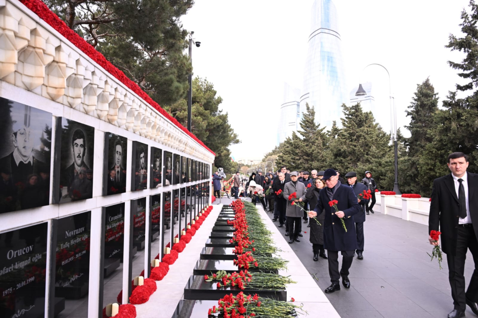 Constitutional Court staff visit Alley of Martyrs